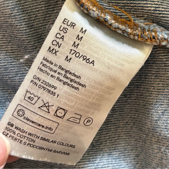 H&M Classic Denim Trucker Jacket in Medium Wash, Size Medium - Picture 6 of 11